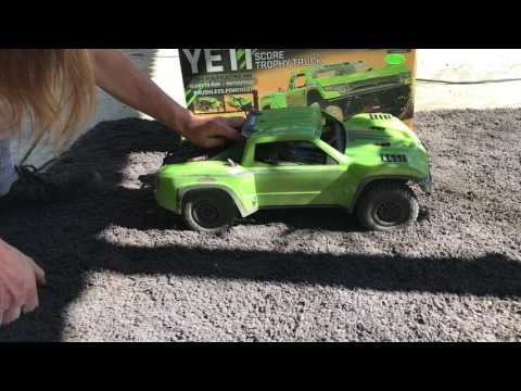 SRT | Axial Yeti Score Trophy Truck Review