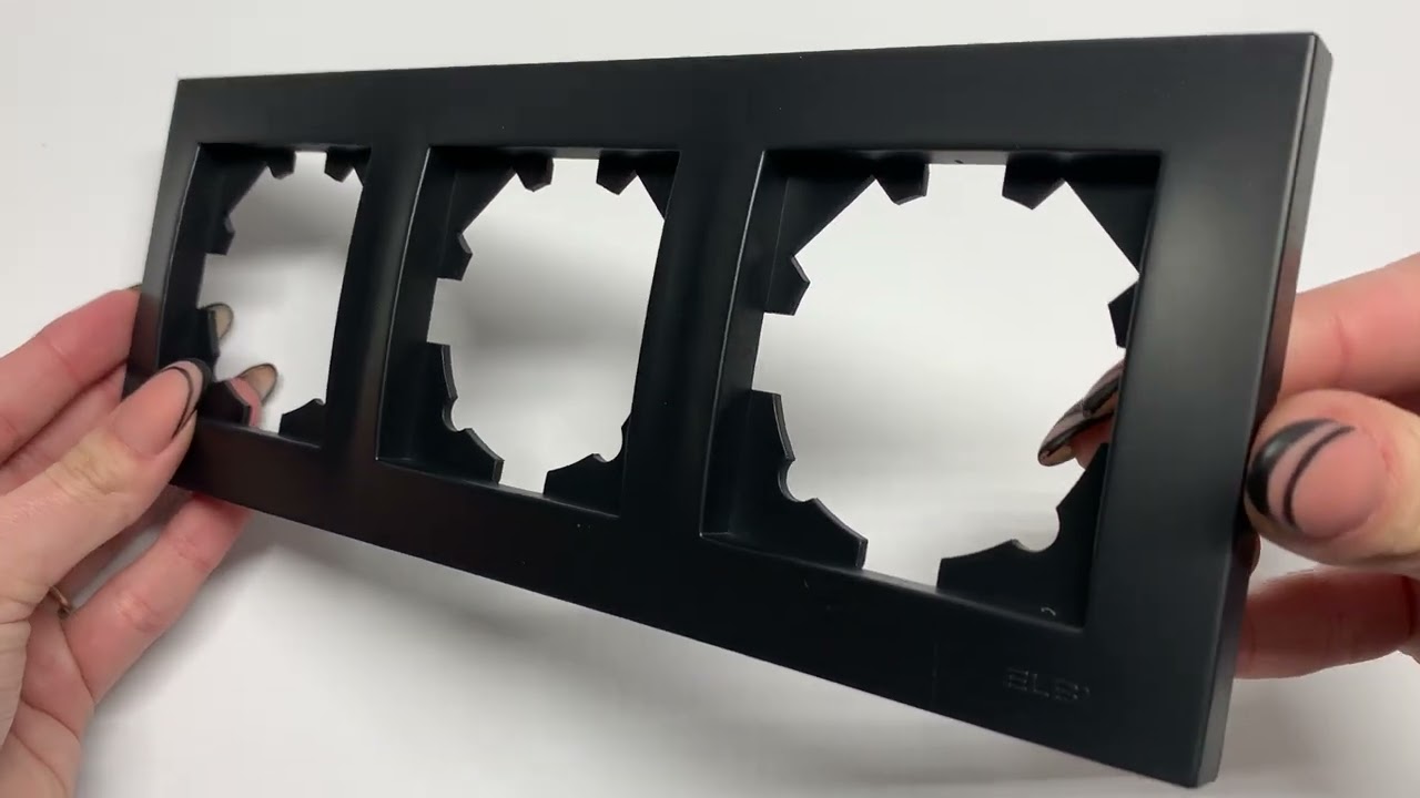 Рамка трійна ELBI VEGA матовий чорний (510-014800-227)