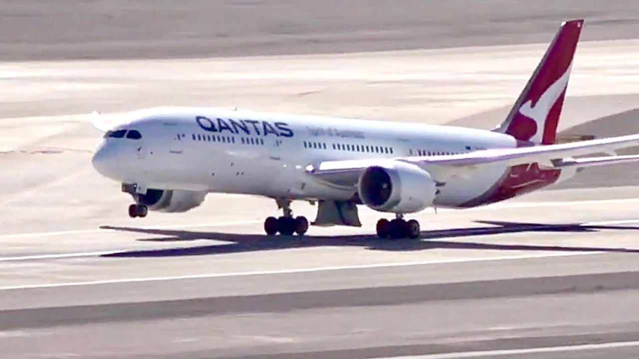 Plane Retracts Gear BEFORE Taking Off