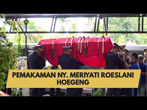 PEMAKAMAN NY. MERIYATI ROESLANI HOEGENG