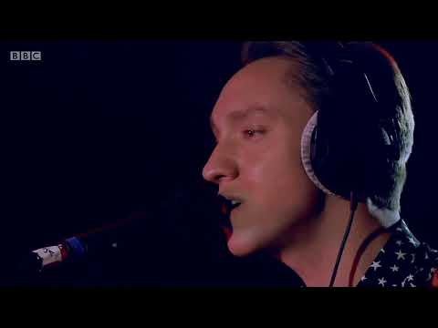 The xx cover Too Good by Drake & Rihanna in the Live Lounge