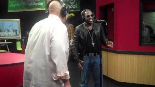 Johnny Gill performs FAIRWEATHER FRIEND and IN THE MOOD while visiting the Red Velvet Cake Studio