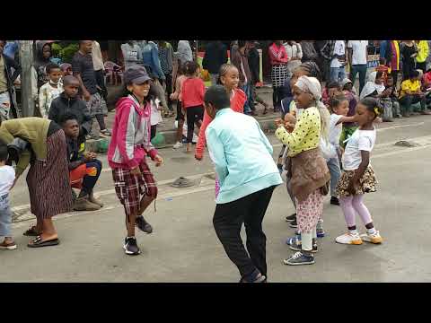 ቀውጢ የልጆች ዳንስ በ sancho አታሳዩኝ እኔን ከሷ ሌላ