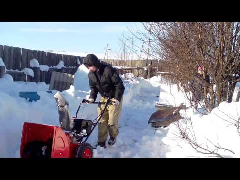 Работа роторным снегоуборщиком при очистки снега на точке.