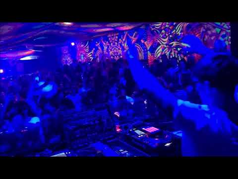 Progressive Experience with Neelix & Friends 001/21