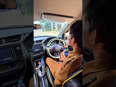 ngokngok jangan main HP sambil bawa mobil😡😡