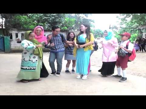 Asik bergoyang  Cupi Cupita sambil di sawer di sinetron KKMJM - ANTV