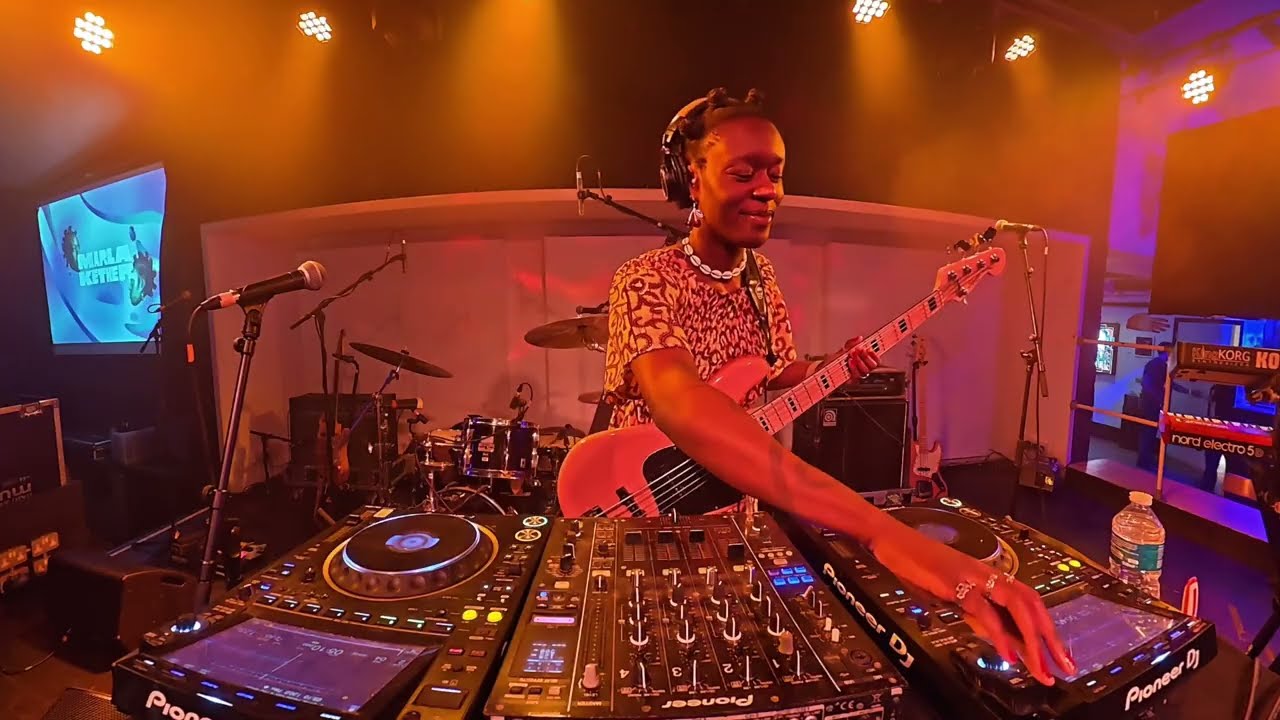Marla Kether Bass/DJ Show @ Strange Brew, Bristol - YouTube