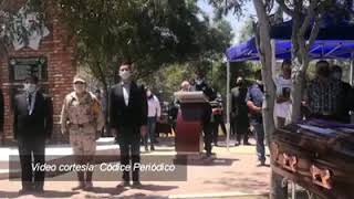 Protesta contra la alcadia de Tecate, B C., Policías les dan la espalda