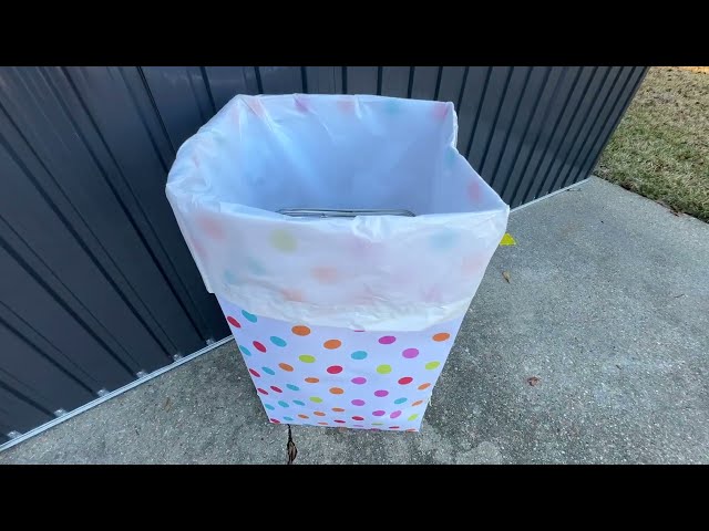 Best Disposable Trash Cans for Parties - close-up view
