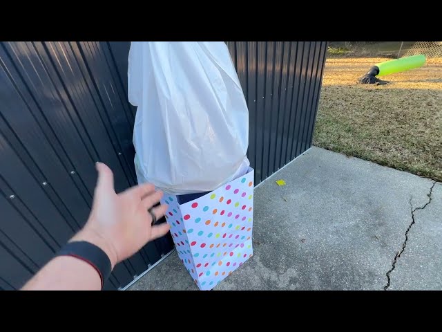 Best Disposable Trash Cans for Parties - alternate angle