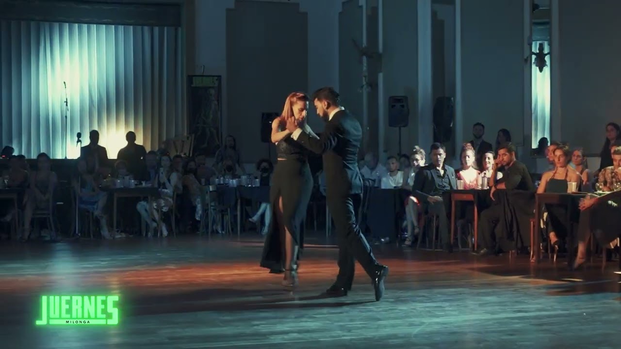 FERNANDO CARRASCO Y JIMENA HOEFFNER EN JUERNES MILONGA + ARGENTINA TANGO SALÓN FESTIVAL