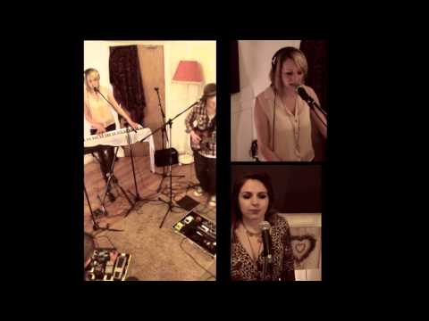 Unsung Lilly 'The Chain' - Fleetwood Mac cover - iPhone video