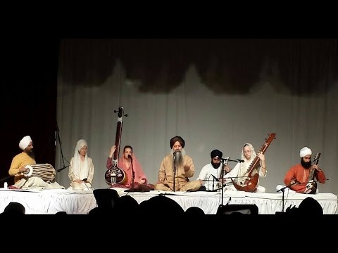 Awesome rendition of "Gagan Damama Bajeyo" by Bhai Baldeep Singh