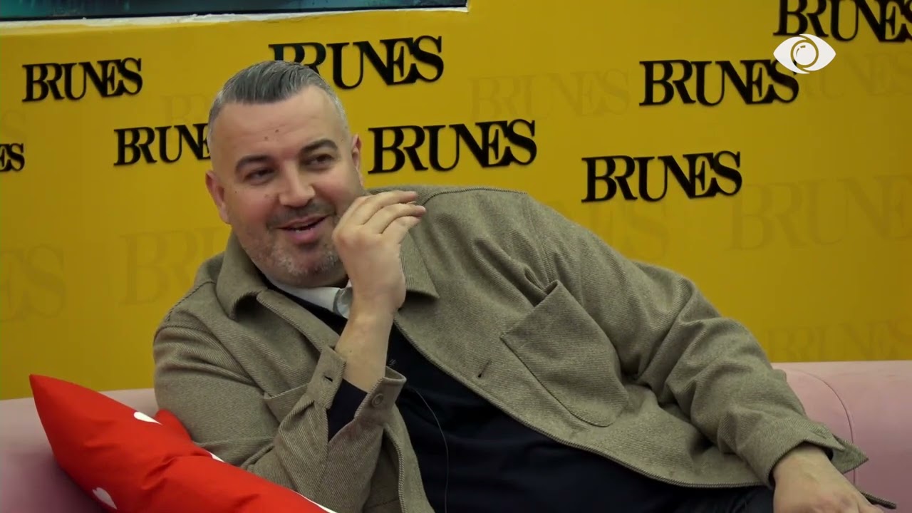 Edhe të qeshurën e ka si shtrigë/ Rogerti bisedon me Markon për Selin