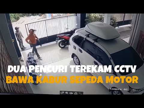 DUA PENCURI TEREKAM CCTV BAWA KABUR SEPEDA MOTOR