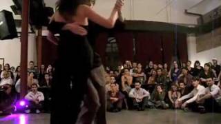Matías Trípodi y Pepa Palazón bailando un Tango en Loca (Buenos Aires)