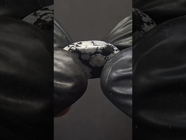 حجر سنو فليك اوبسيدان طبيعي