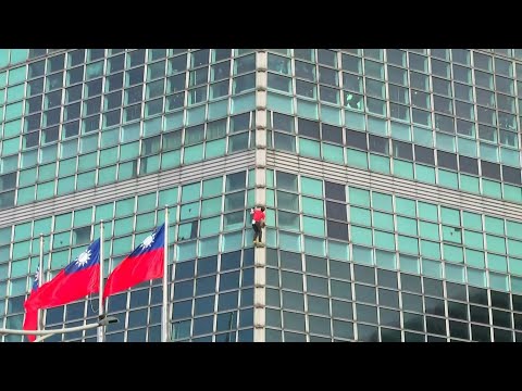 US climber Alex Honnold begins free solo climb of Taipei 101 | AFP