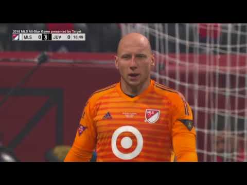 Brad Guzan dio una entrevista en pleno partido