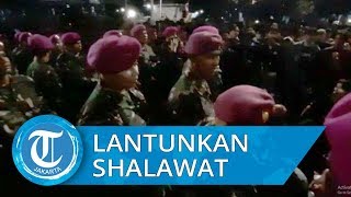 Kericuhan Mereda, Massa Aksi Lantunkan Shalawat Bersama Puluhan Anggota TNI