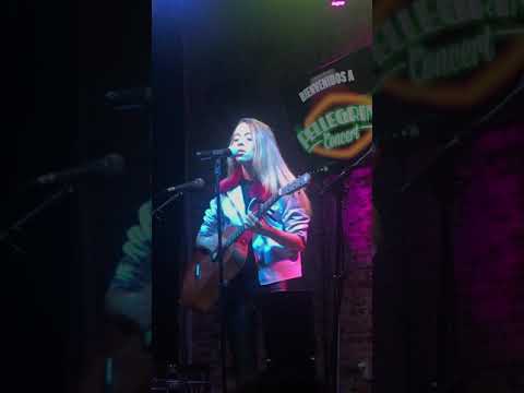 Delfina Sanda performing Cristina