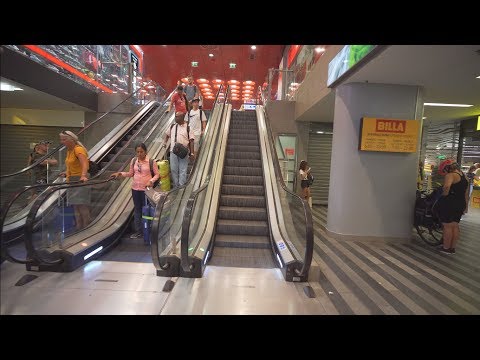 Czech Republic, Praha hlavní nádraží railway station, 10X escalator, 1X elevator