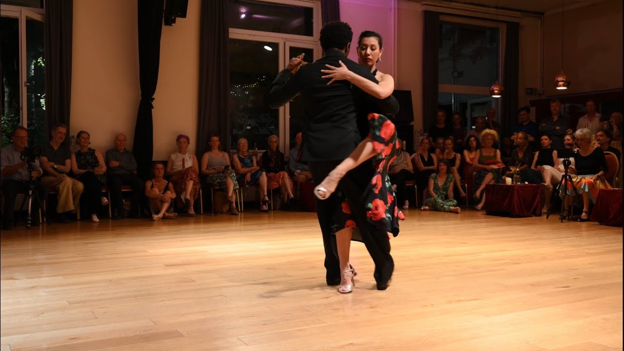 Video thumbnail for Silvina Tse & Julio Alvarez: Volvamos a empezar