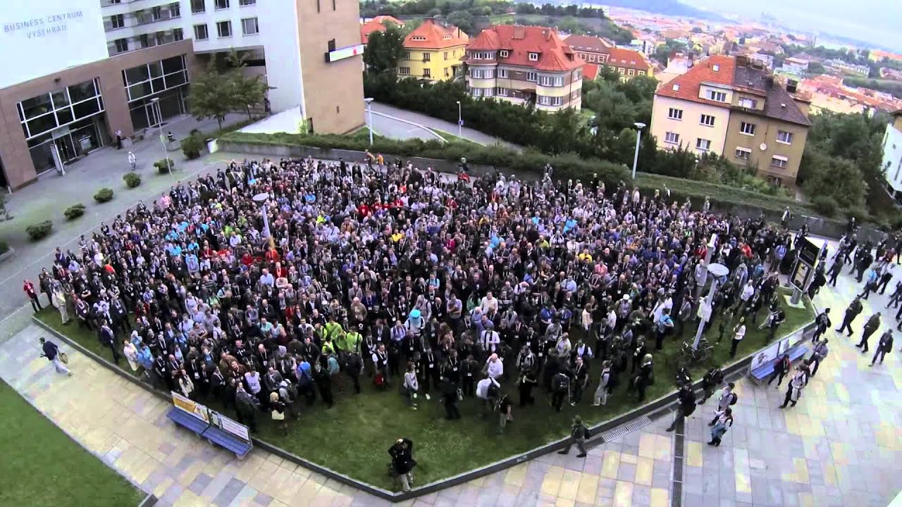 DrupalCon Prague 2013: Group Photo Time Lapse