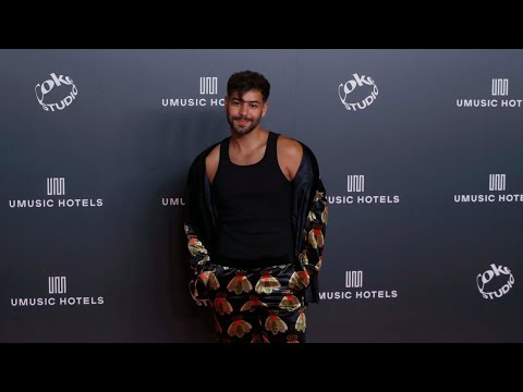 El cantante #Agoney, durante un #photocall en la #inauguración del #UMusic #Hotel | #shorts #madrid