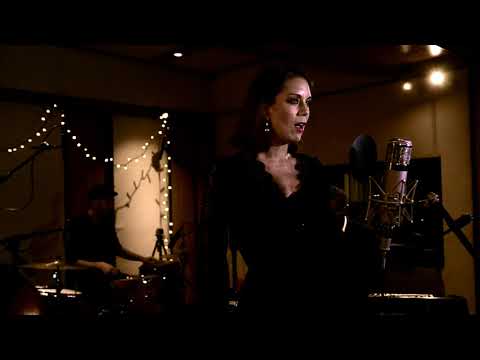 "Don't Cha" (Pussy Cat Dolls Cover)  Zoey Jones. Live Bossa Nova.