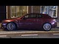 Automobilist ramt gevel van een kapperszaak in Almelo en vlucht