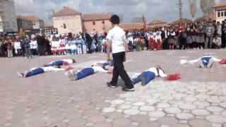 preview picture of video '23 nisan gangnam dans gösterisi.yamaçlı mehmet akif ersoy 2013-gentleman-danza kuduro mix'