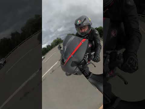 HONDA CBR1000RR VS BMW S1000R