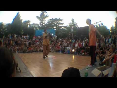 ROBIN vs UZEE ROCK | YALTA SUMMER JAM 2012