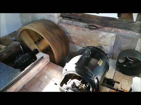 Mühle Neubruchhausen, Herford Dieselmotor / Standmotor mit 40 PS von 1934.