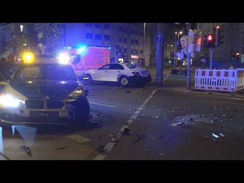 Polizeiwagen auf Alarmfahrt kollidiert mit Taxi - 1 Verletzte am Bonner Suttner-Platz am 02.05.18