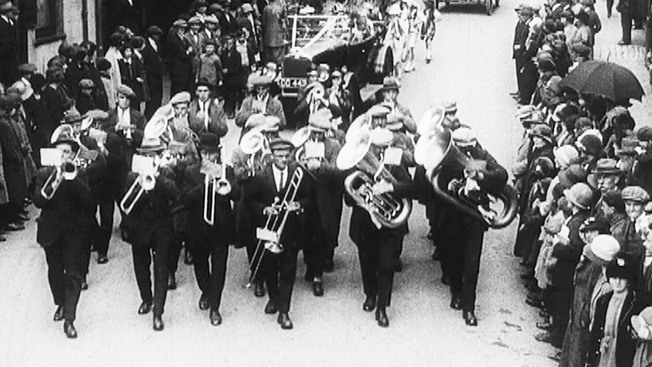 Pwllheli Carnival (1925) | Britain on Film