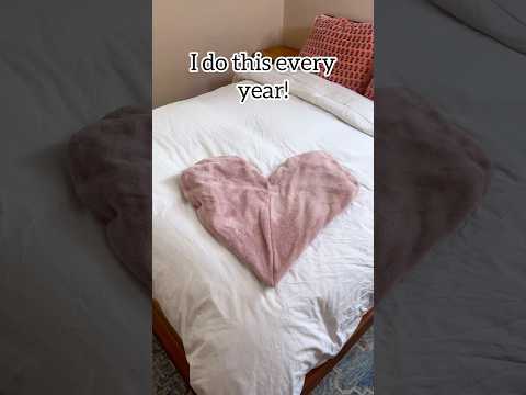 Heart shaped throw blanket fold for valentines day. #valentinesday #blanket #homedecor
