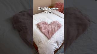 Heart shaped throw blanket fold for valentines day. #valentinesday #blanket #homedecor