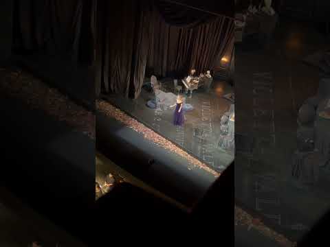 Gran ovación a Sabina Puértolas tras sustituir ‘in extremis’ a Nadine Sierra en ‘La traviata’