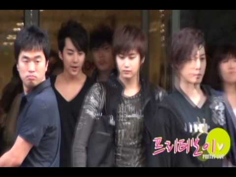 [Fancam 6] SS501 Hyung Jun Focus - Outside After The Music Bank Performance [10.06.04]