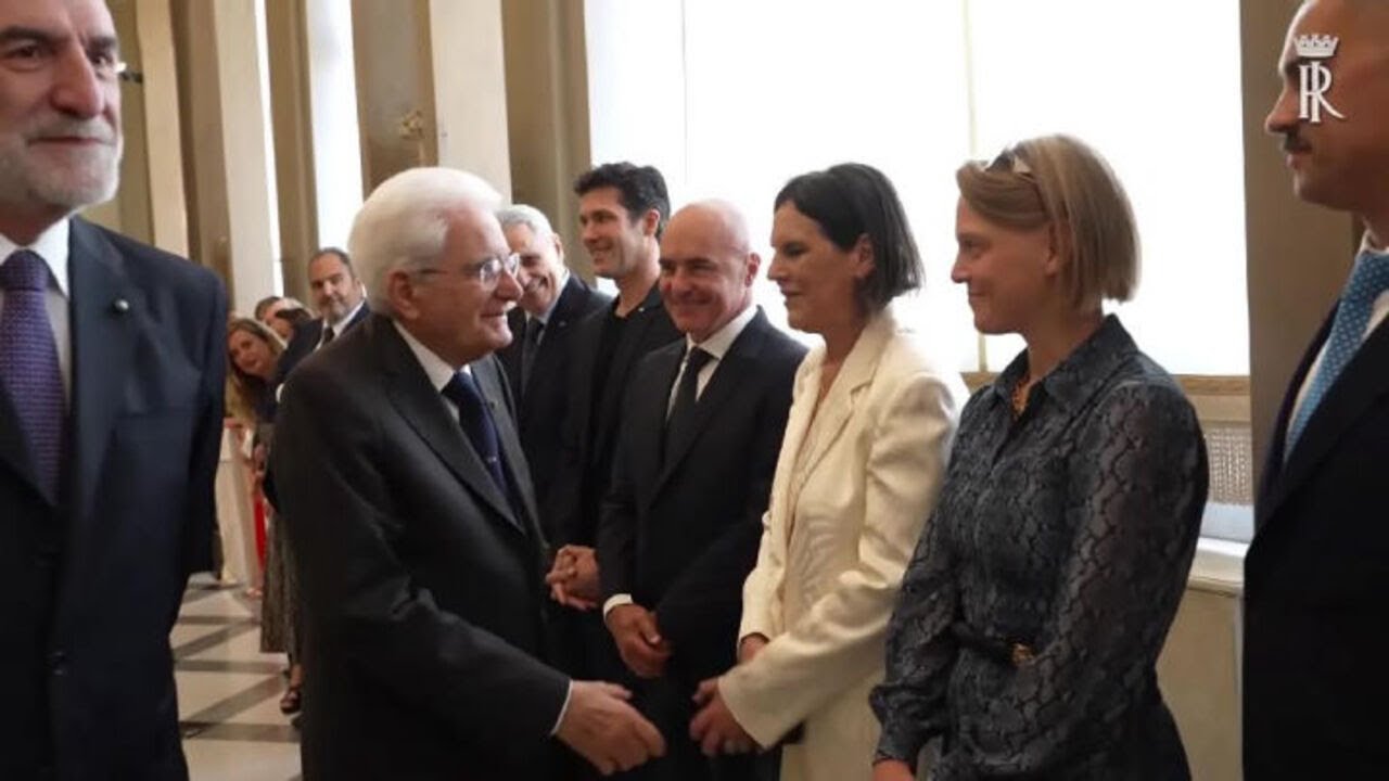 Arianna Fontana regala una medaglia olimpica a Mattarella al Quirinale per il 2 Giugno