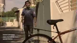 Download lagu Ariz ft Kat   Bukan Untukmu mp3