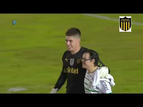 El gesto del golero de Peñarol con hincha de Plaza Colonia