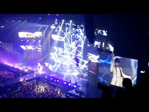 [FANCAM] Music Bank in Brazil: SHINEE - RingDingDong (07/06/2014, HSBC Arena)
