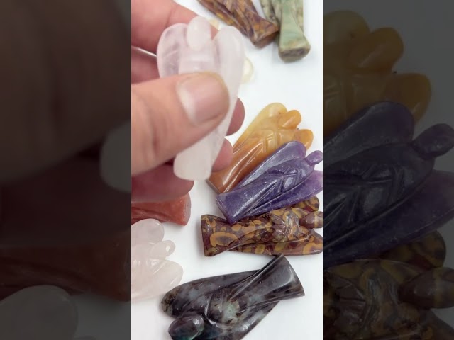 Vídeo relacionado con Estatua de Ángel de Amatista Natural, Figura de Ángel Tallada en Piedra Preciosa, Regalo de Ángel de la Guarda, Cristales Curativos, Talismán de Piedra de Ángel Guardián, Estatuas de Ángel de Bolsillo