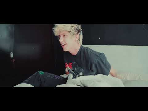 MIKI, Niza Buenrostro - Nunca Me Voy A Ir (Video Oficial)