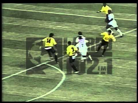 13 Barcelona 2 - Liga 1 2004 P.Urrutia 2-1)
