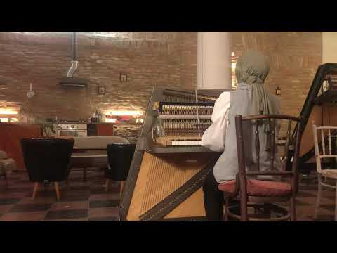 Inviting Harmonies on una corda